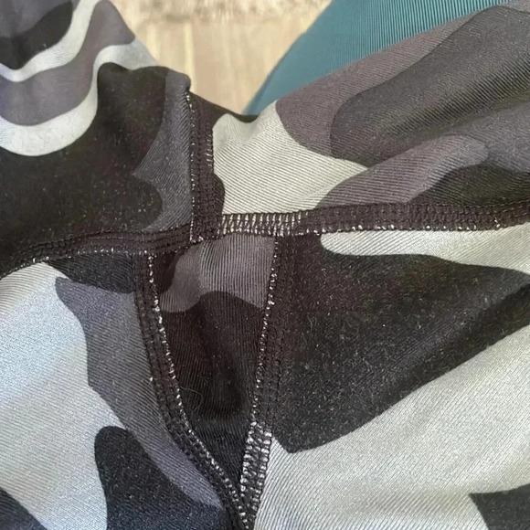 Athleta relay crop 2.0 - Picture 9 of 9